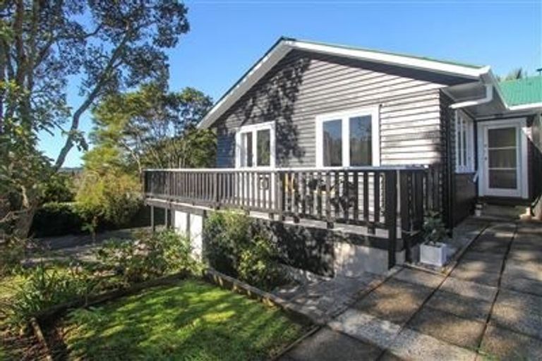 Photo of property in 32 Shetland Street, Glen Eden, Auckland, 0602