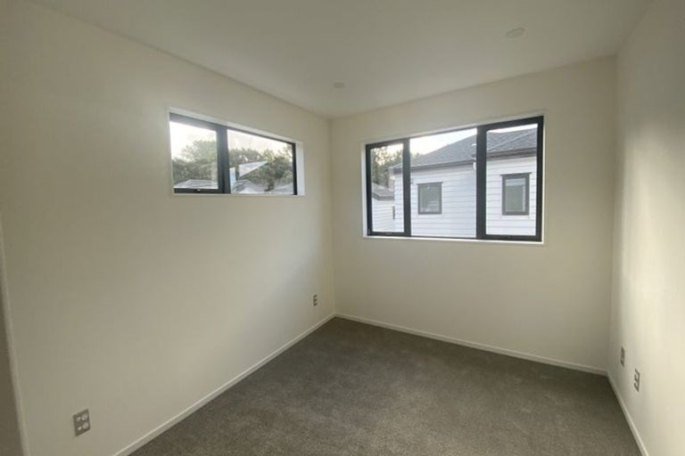Photo of property in 37a Allington Road, Massey, Auckland, 0614