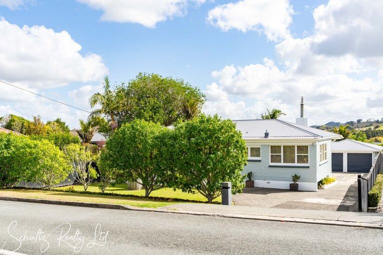 Photo of property in 25 Whaka Street, Maungaturoto, 0520