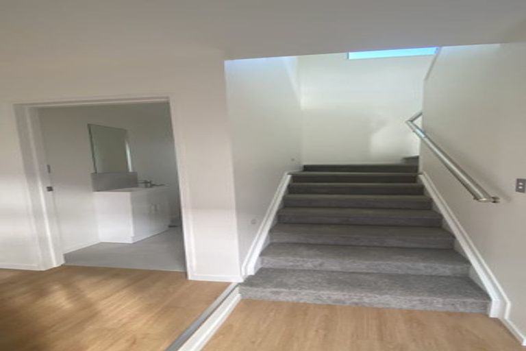 Photo of property in 37a Allington Road, Massey, Auckland, 0614