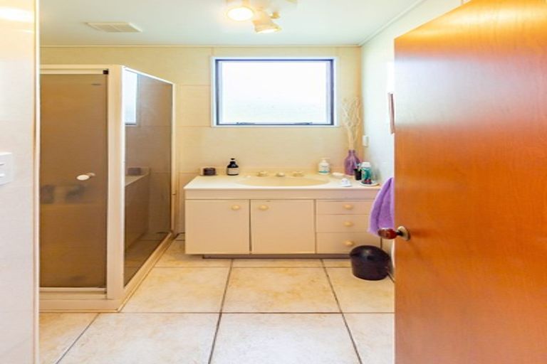 Photo of property in 71 Mcfarlane Street, Oakura, 4314