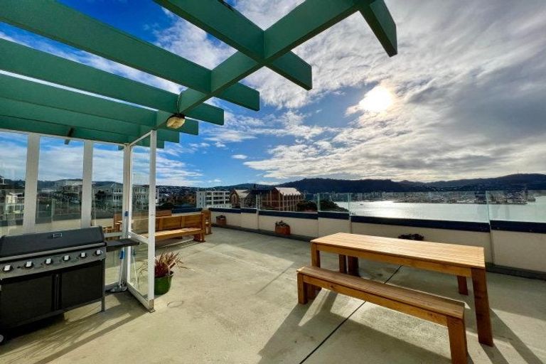 Photo of property in Jerningham Apartments, 20 Oriental Terrace, Oriental Bay, Wellington, 6011