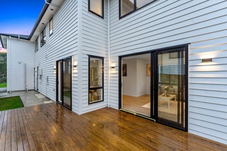 Photo of property in 25 Henriette Place, Totara Park, Auckland, 2105