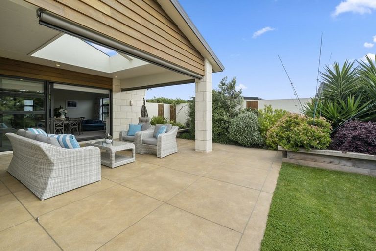 Photo of property in 14 Taranui Way, Paraparaumu Beach, Paraparaumu, 5032