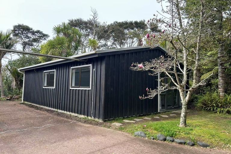 Photo of property in 9 Brownie Road, Laingholm, Auckland, 0604