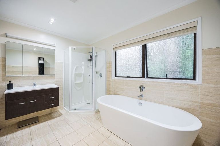 Photo of property in 72 Crows Road, Swanson, Auckland, 0614