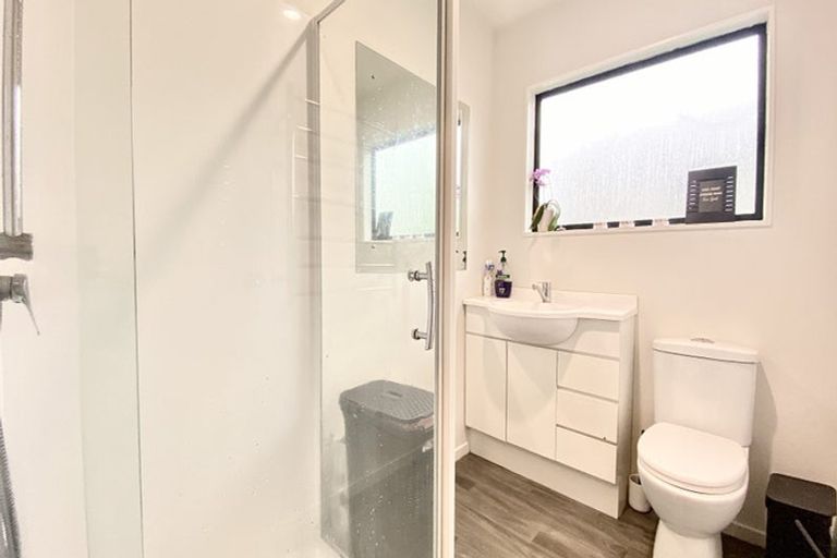 Photo of property in 5 Sunvue Road, Glen Eden, Auckland, 0602