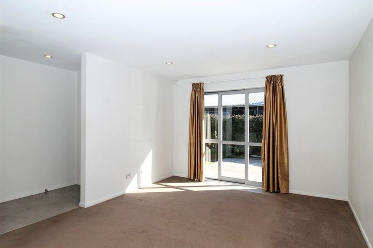 Photo of property in 12 Gibbs Road, Manurewa, Auckland, 2102