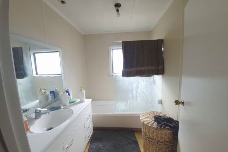 Photo of property in 8a Inver Street, Glen Eden, Auckland, 0602