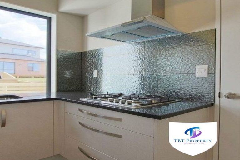Photo of property in 25c Arrowsmith Drive, Flat Bush, Auckland, 2019