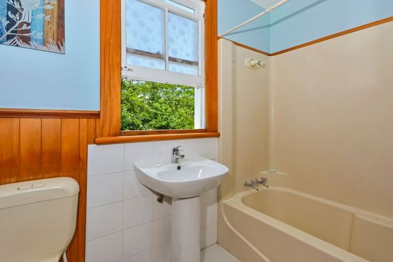 Photo of property in 30 Puriri Street, Helensville, 0800