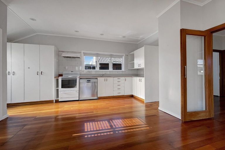 Photo of property in 14 Wayside, Miramar, Wellington, 6022