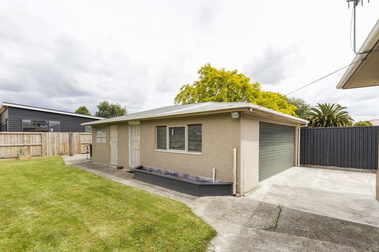 Photo of property in 24 Paisley Street, Mellons Bay, Auckland, 2014