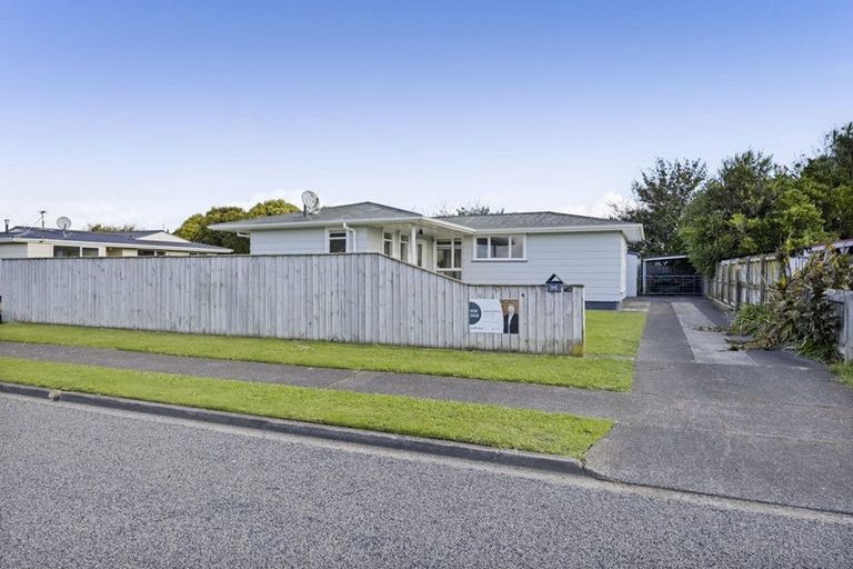 Photo of property in 25 Kamahi Avenue, Hawera, 4610