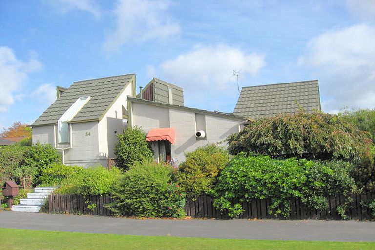 Photo of property in 34 Guinness Crescent, Ilam, Christchurch, 8041