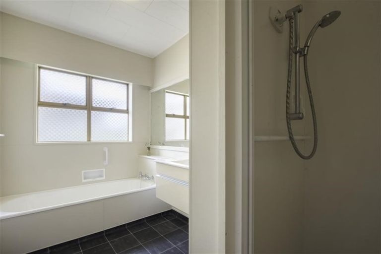 Photo of property in 3/17 Ngarimu Crescent, Taradale, Napier, 4112