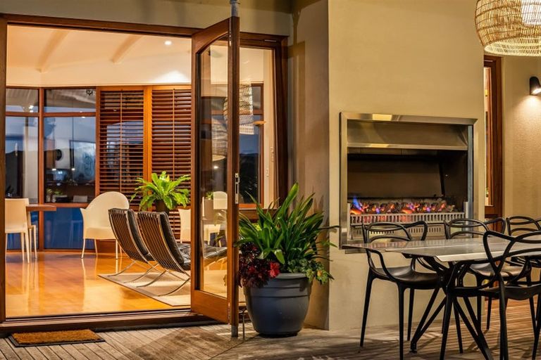 Photo of property in 360 Paremata Road, Whitby, Porirua, 5381