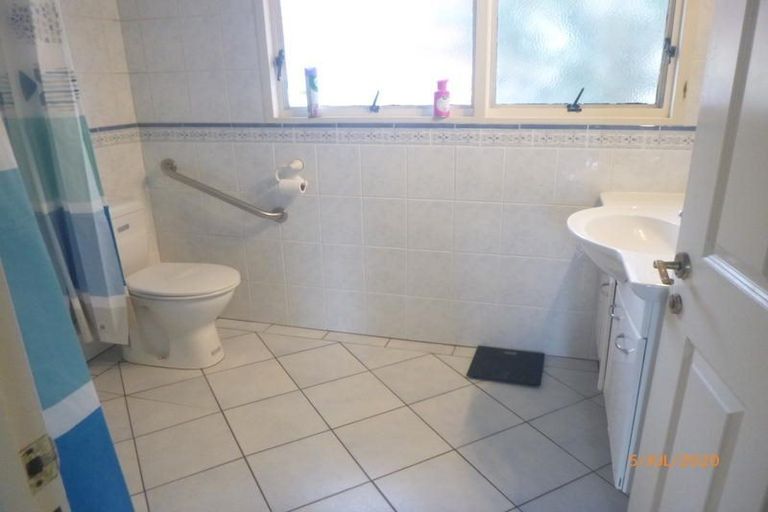 Photo of property in 17 Sea Vista Avenue, Beach Haven, Auckland, 0626