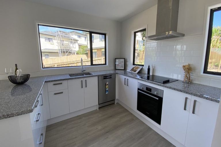 Photo of property in 1 Eric Gifford Drive, Ranui, Auckland, 0612