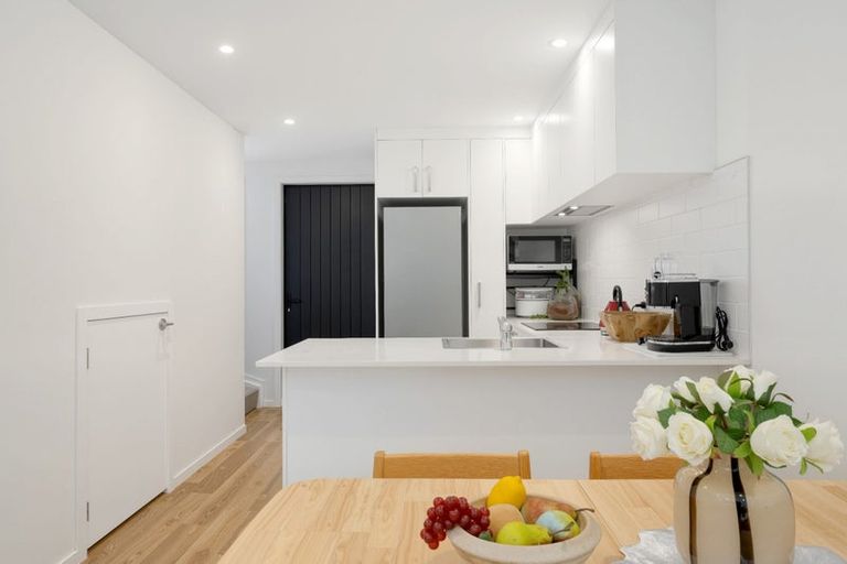 Photo of property in 22 Tokai Place, Glen Eden, Auckland, 0602