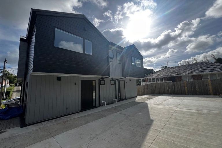 Photo of property in 21 Divich Avenue, Te Atatu South, Auckland, 0610