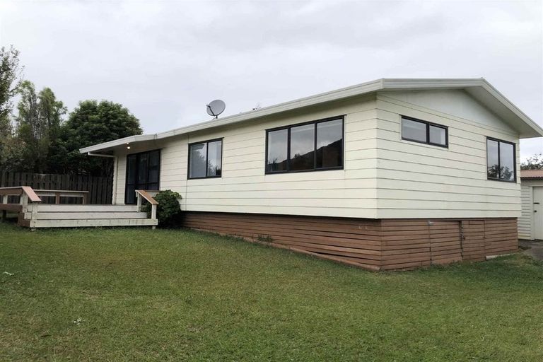 Photo of property in 158 View Road, Sunnyvale, Auckland, 0612