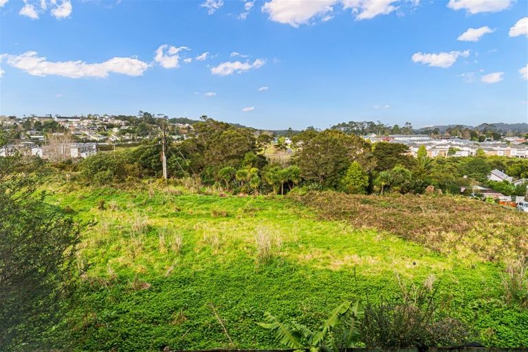 Photo of property in 28/3 Hulme Place, Henderson, Auckland, 0612