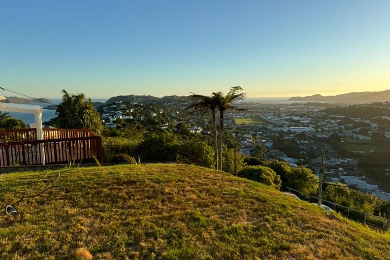 Photo of property in 174 Nevay Road, Karaka Bays, Wellington, 6022