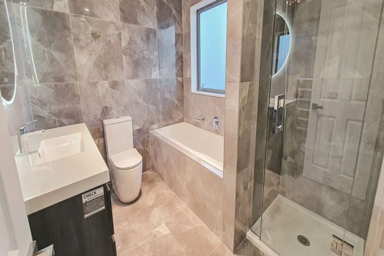 Photo of property in 61b Kervil Avenue, Te Atatu Peninsula, Auckland, 0610