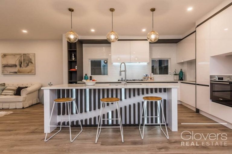 Photo of property in 17 Kearns Drive, Hobsonville, Auckland, 0616