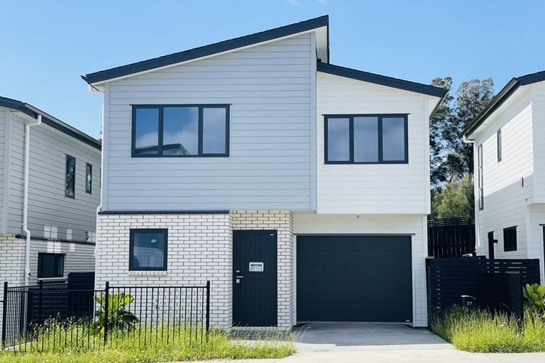 Photo of property in 27 Whiteywood Street, Westgate, Auckland, 0814