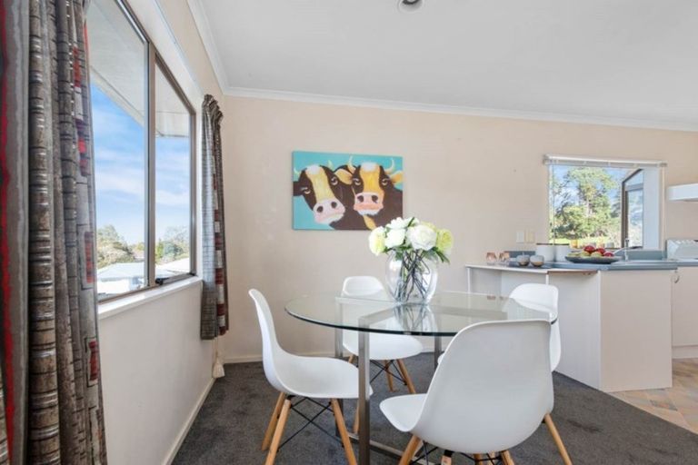 Photo of property in 25 Loughanure Place, Massey, Auckland, 0614