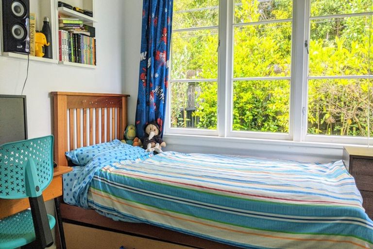 Photo of property in 1 Nikau Street, New Lynn, Auckland, 0600