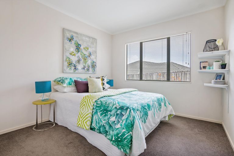 Photo of property in 20 Moyrus Crescent, East Tamaki Heights, Auckland, 2016