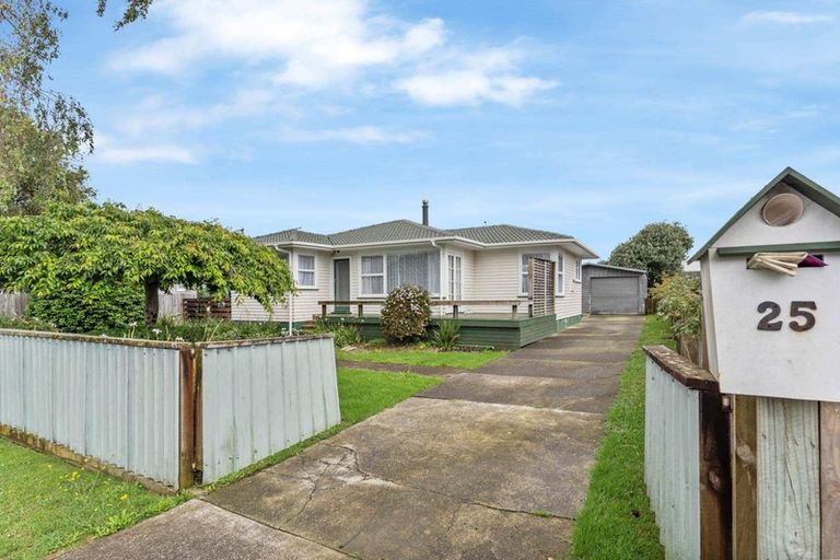 Photo of property in 25 Tairere Crescent, Rosehill, Papakura, 2113