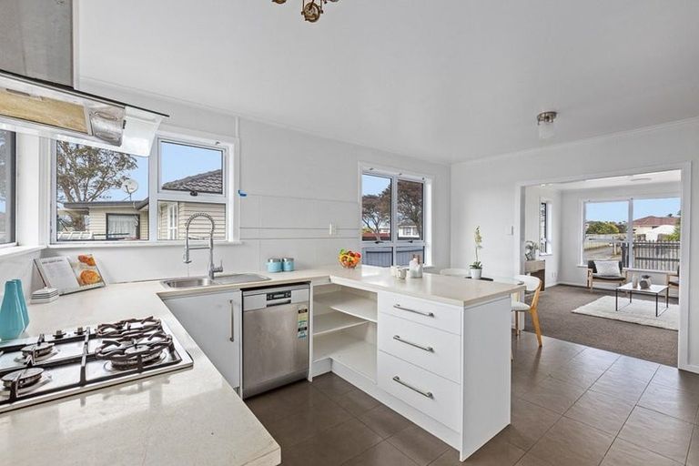 Photo of property in 29 Lavinia Crescent, Mangere East, Auckland, 2024