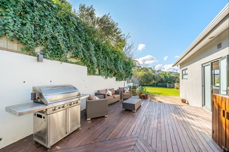 Photo of property in 117 Normandale Road, Normandale, Lower Hutt, 5010