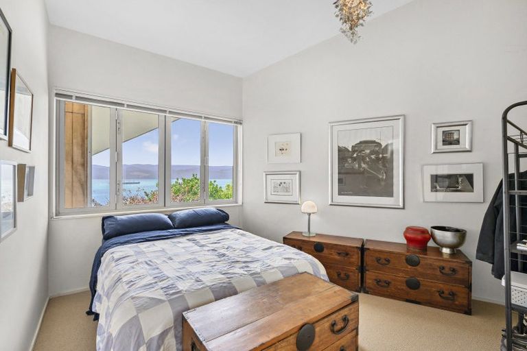 Photo of property in 36a Fortification Road, Karaka Bays, Wellington, 6022