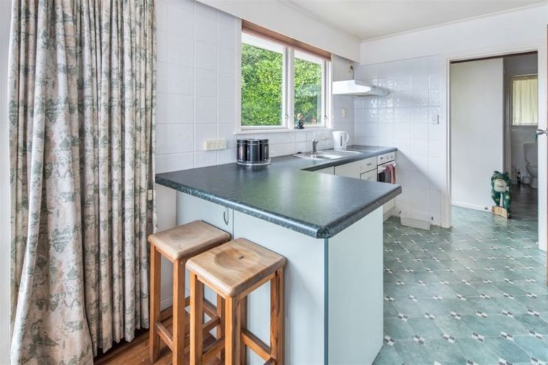 Photo of property in 3 Terrance Grove, Paparangi, Wellington, 6037