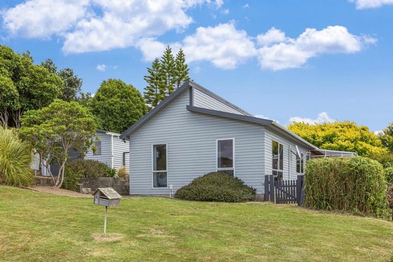 Photo of property in 8 Hicks Close, Whitby, Porirua, 5024