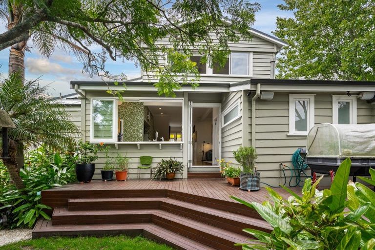 Photo of property in 1/9a Regent Street, Devonport, Auckland, 0624