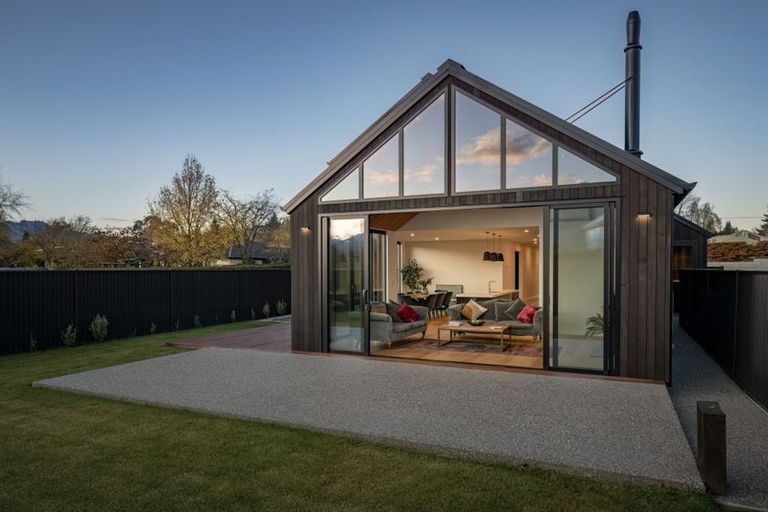 Photo of property in 170c Beacon Point Road, Wanaka, 9305