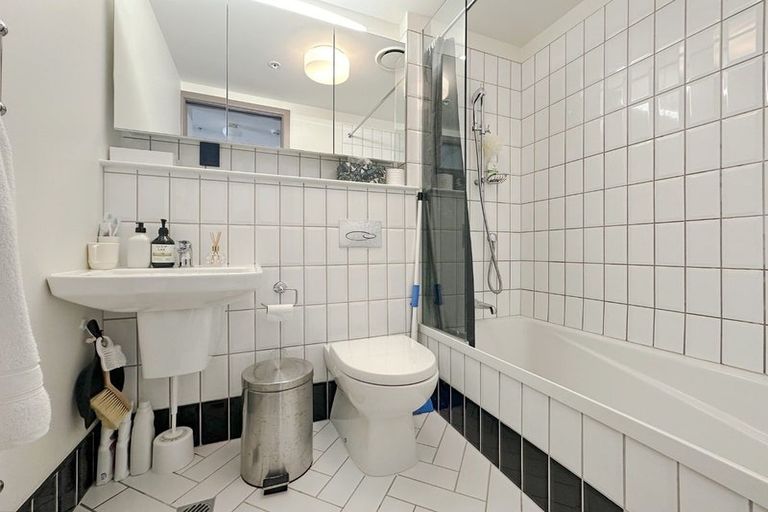 Photo of property in 207/3u Roxburgh Street, Mount Victoria, Wellington, 6011