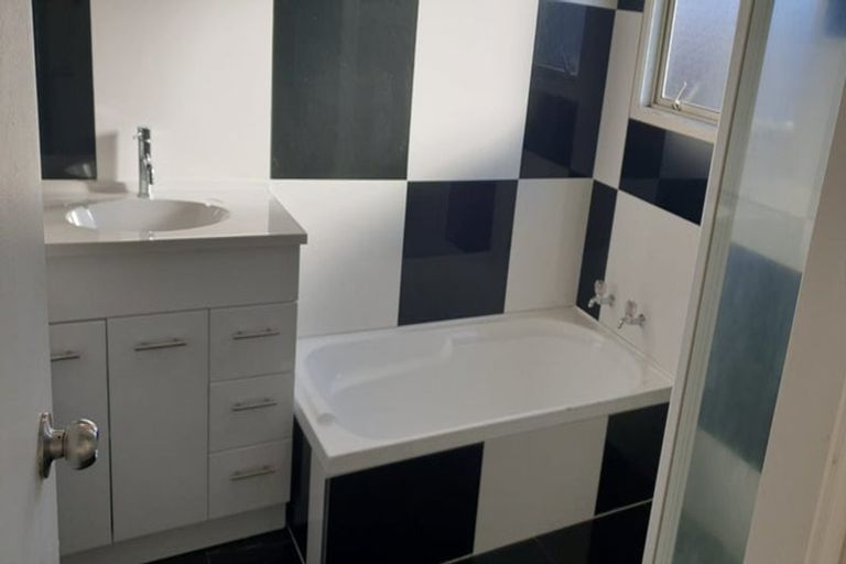 Photo of property in 27 Dovey Place, Massey, Auckland, 0614