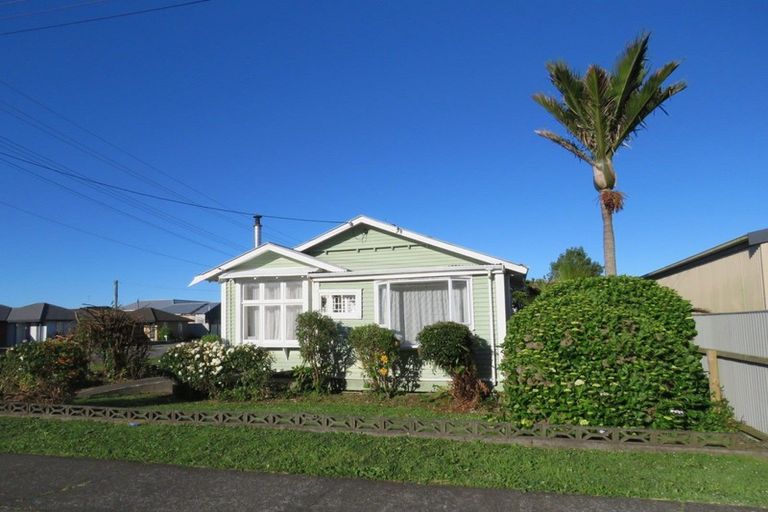 Photo of property in 44 Peel Street, Westport, 7825