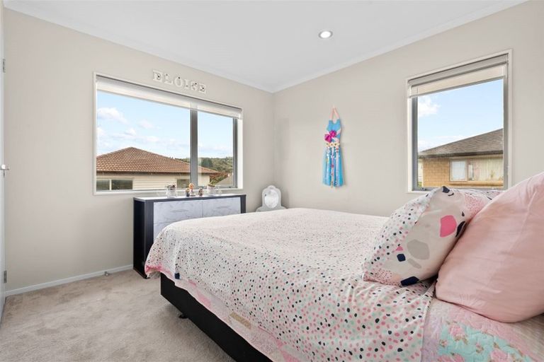 Photo of property in 16 Kirikiri Drive, Papakura, 2110