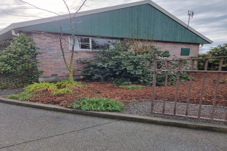 Photo of property in 28 Gladstone Road, Woodend, 7610