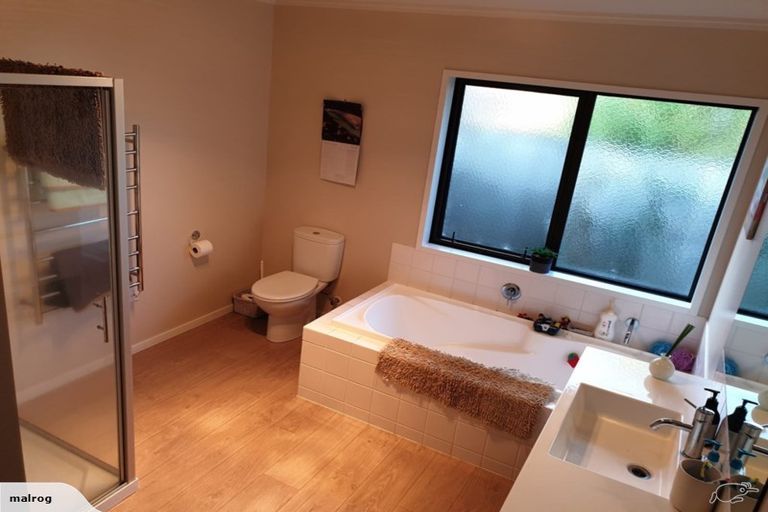 Photo of property in 6a Rose Leigh Drive, Cambridge, 3434