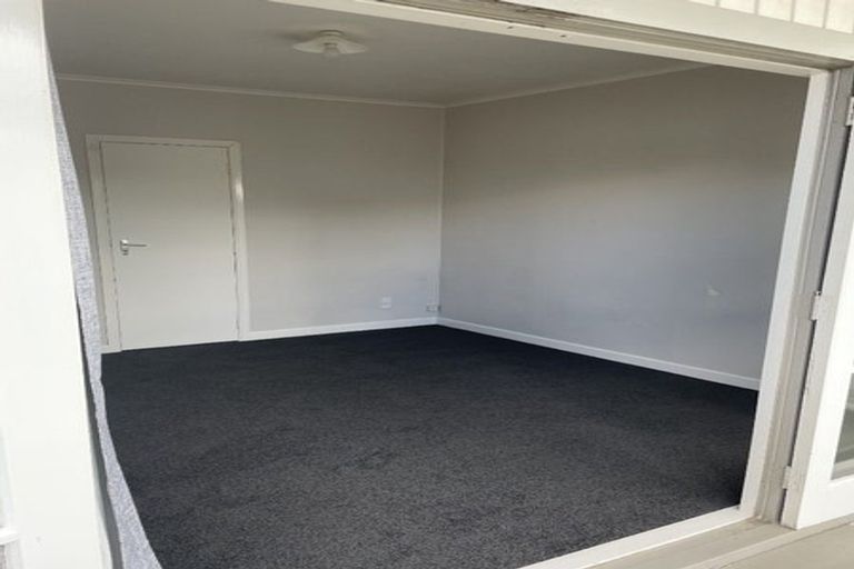 Photo of property in 54 Fruitvale Road, New Lynn, Auckland, 0600
