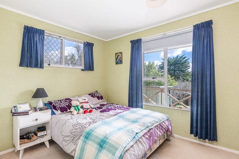 Photo of property in 5 Rapaki Place, Te Atatu Peninsula, Auckland, 0610